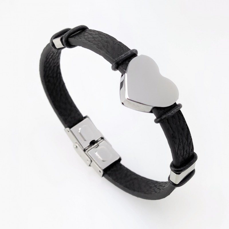 Zwarte Leren Armband met Rvs Hartvormige Graveerplaat Zwarte Leren Armband met Rvs Hartvormige Graveerplaat