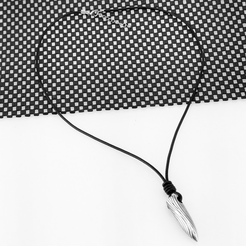 Leren Ketting met Geknoopte Grote Stalen Bullet Leren Ketting met Geknoopte Grote Stalen Bullet