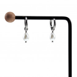 ∅15mm x 2,5mm Oorbellen Dames - Gepolijst RVS - Oorringen met Witte Druppelhangers