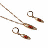 Driedelige Set Dames - Rose Gold Plated - Ketting met Hanger en Lange Oorbellen met Rode Zirkonia
