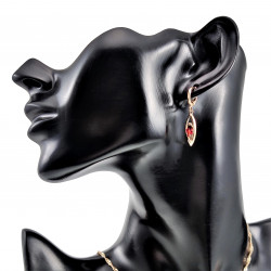 Driedelige Set Dames - Rose Gold Plated - Ketting met Hanger en Lange Oorbellen met Rode Zirkonia