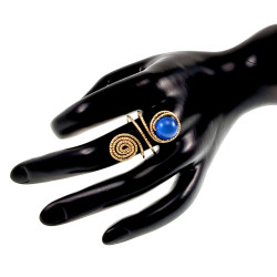 Ring Dames - Goudkleurig - Handgemaakte Aspiral en Blauwe Kattenoogring - Verstelbaar Ring - One Size Ring