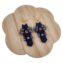Verguld RVS - Donkerblauw Micro-Macramé Haakoorbellen met Agaatsteen