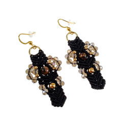 Verguld RVS - Zwarte Micro-Macramé Haakoorbellen met Tijgeroogsteen
