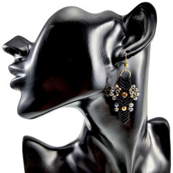 Verguld RVS - Zwarte Micro-Macramé Haakoorbellen met Tijgeroogsteen