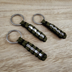 Zwart-Groen Paracord Sleutelhanger met RVS Hexmoeren - Handgemaakt