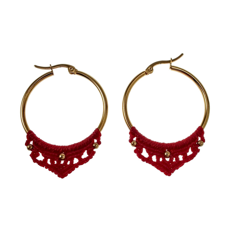 Goudkleuirige RVS Oorringer met Micro-Macramé in Donkerrood – ∅35mm