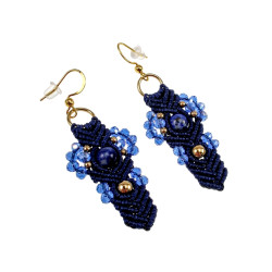 Verguld RVS Haakoorbellen van Marineblauwe Macramé en Amerikaansesteen