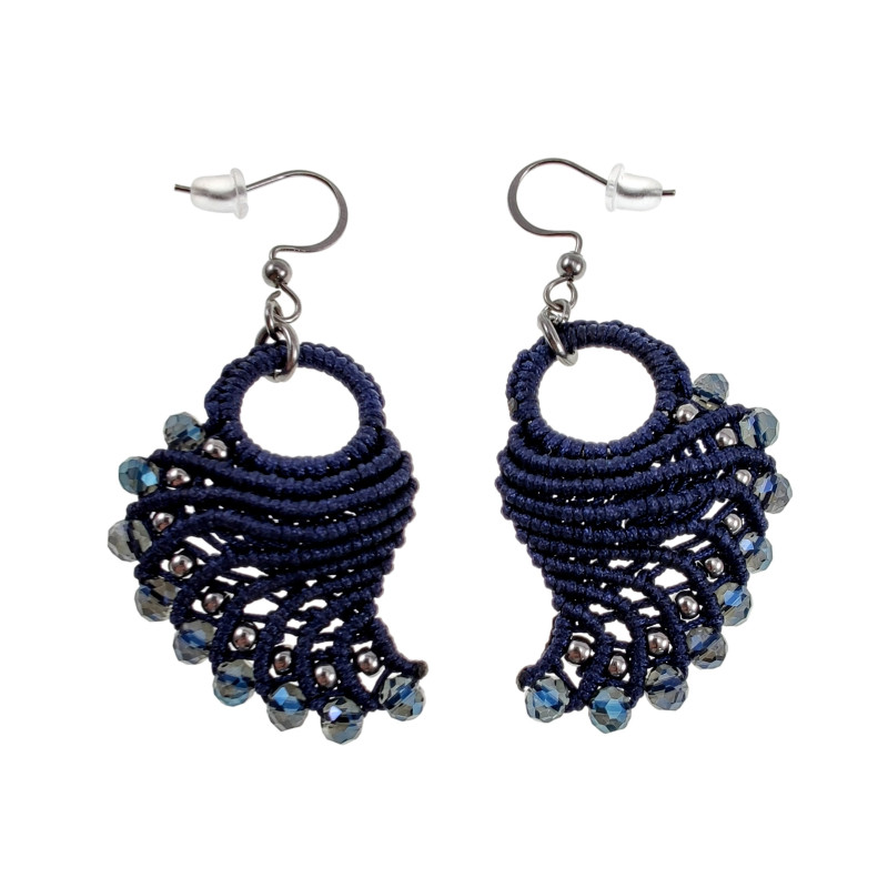Dames Engelvleugel Oorbellen van Donkerblauw Micro Macramé en RVS