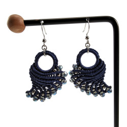 Dames Engelvleugel Oorbellen van Donkerblauw Micro Macramé en RVS