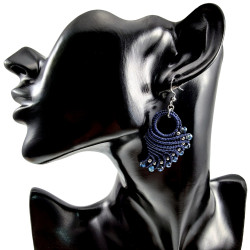 Dames Engelvleugel Oorbellen van Donkerblauw Micro Macramé en RVS