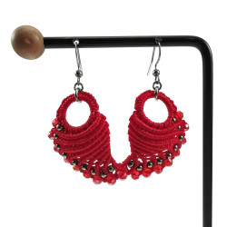Engelvleugel Oorbellen van Rode Micro Macramé en RVS - Handgemaakt