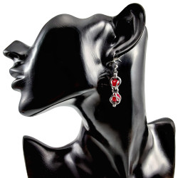 Lange  Haakoorbellen met Rode Kristallen - Lengte 49 mm - Handgemaakt