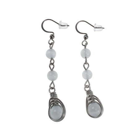 Haakoorbellen met Witte Kattenoog Stenen - Lengte 60 mm Handgemaakt