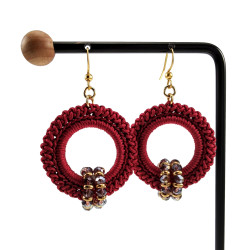 Lange Oorbellen Bordeaux Crochet - Goudkleur RVS - Handgemaakt esde2