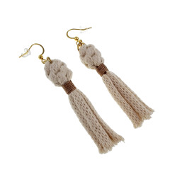 Lange Dames Oorbellen van Goudkleurige RVS en Gebroken Wit Macramé