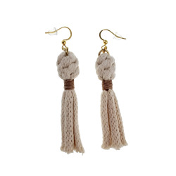 Lange Dames Oorbellen van Goudkleurige RVS en Gebroken Wit Macramé
